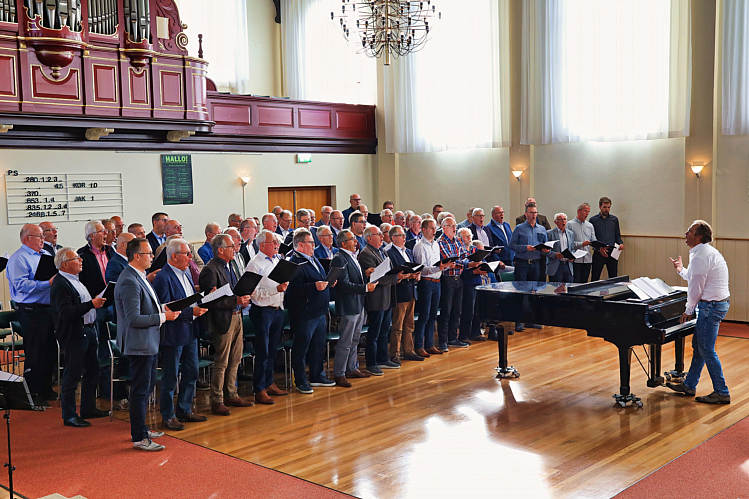 27 okt 2018 - Groot mannenkoor Midden Holland en gemengd koor Encore in de Geref.Kerk_37
